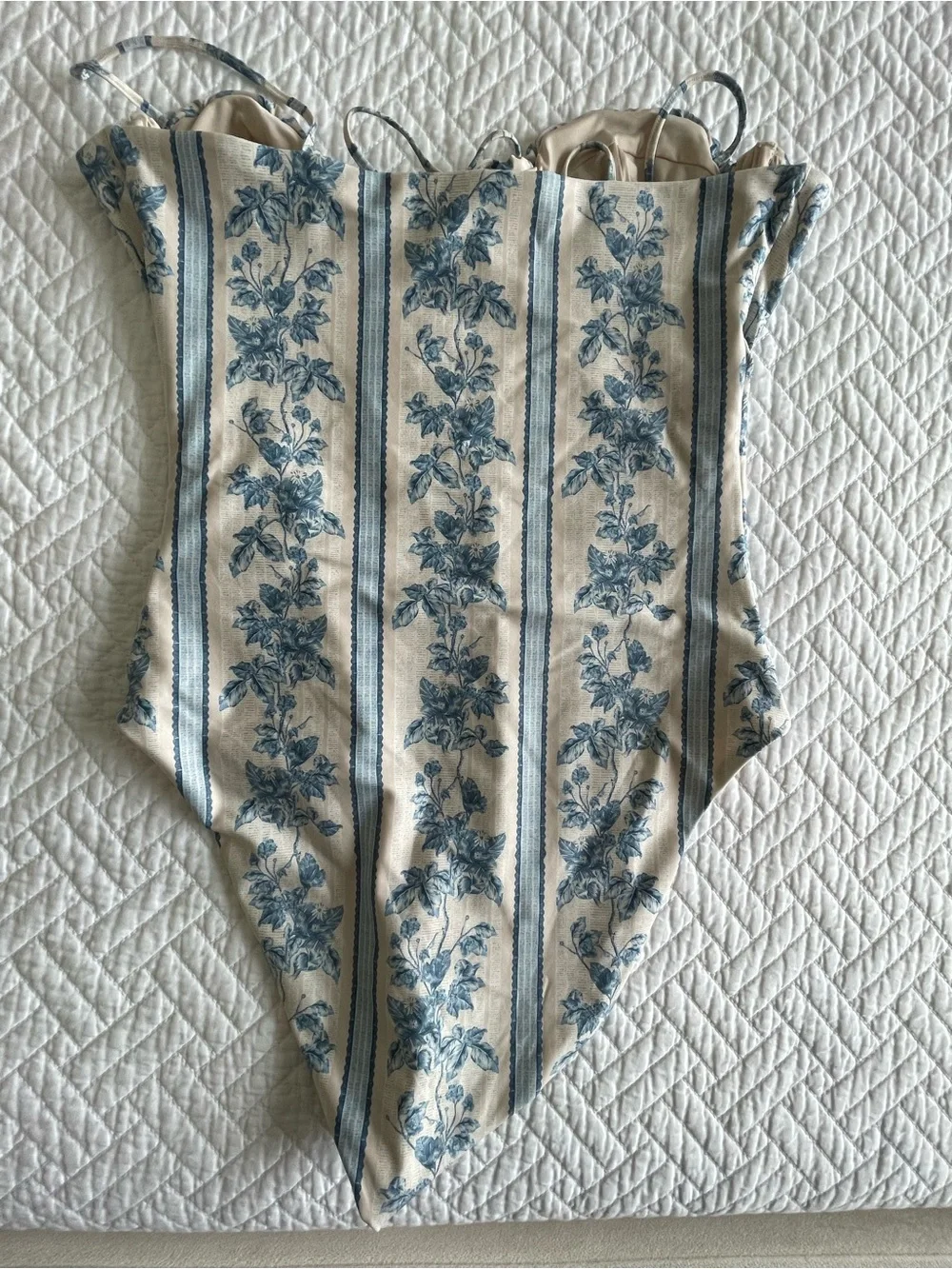 NWOT- Agua by Agua Bendita Ebano Bugainvillea One Piece with Corset Detail - Picture 4 of 5